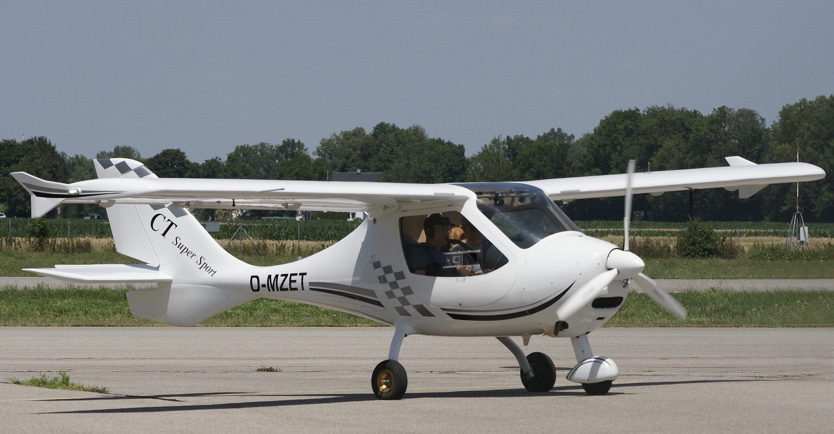 Flight Design CT beim Rollen, Kennzeichen D-MZET