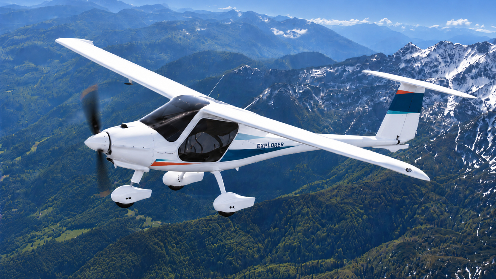 Pipistrel Virus SW 121A Explorer im Flug über den Alpen